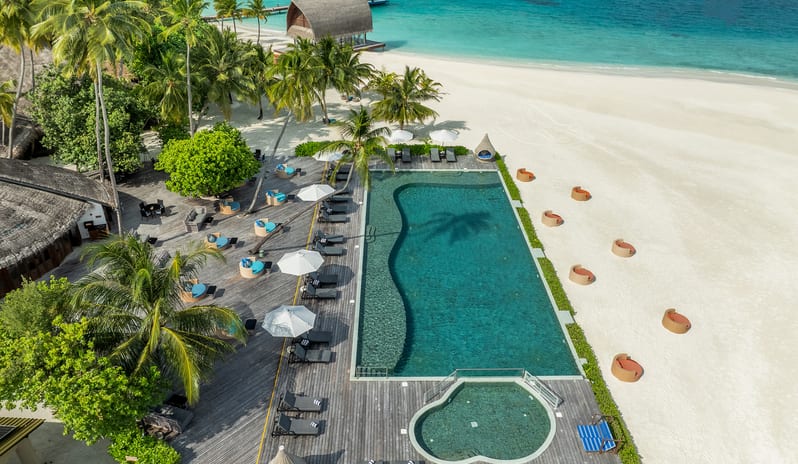 Angsana Velavaru_Kuredhi Pool Bar_Aerial_8